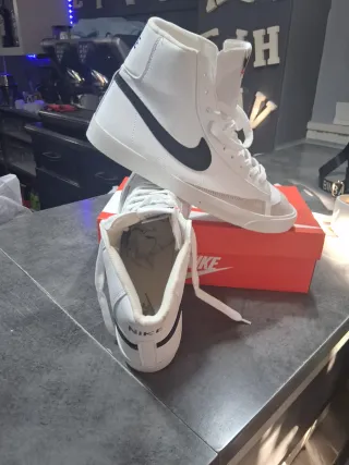 Nike Blazer Mid '77 Blancas Talla 43