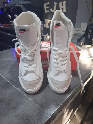 Nike Blazer Mid '77 Blancas Talla 43