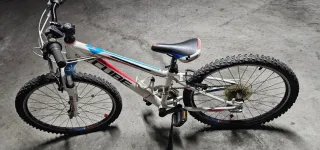 Bicicleta CUBE Blanca