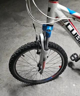 Bicicleta CUBE Blanca