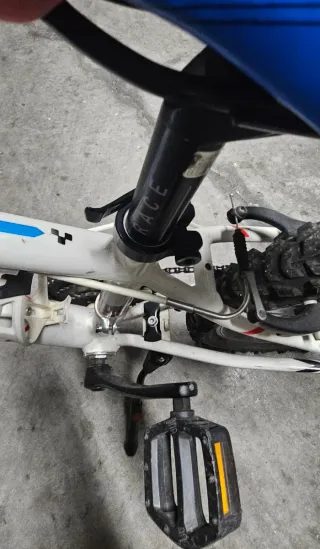 Bicicleta CUBE Blanca