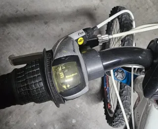 Bicicleta CUBE Blanca