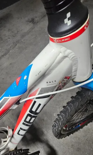 Bicicleta CUBE Blanca