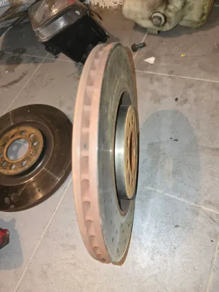 Pinzas y discos Brembo 4 pistones con adaptadores