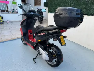 Moto 49cc Roja y Negra  ModellPiagio poher nrg