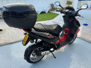 Moto 49cc Roja y Negra  ModellPiagio poher nrg