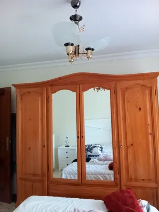 Armario de matrimonio de madera