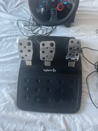 Volante Logitech PS4/PS5/PC + Pedales