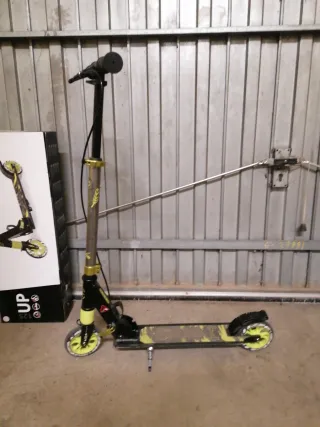 Patinete infantil. Apto para niños de 6-9 años.