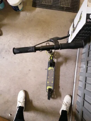 Patinete infantil. Apto para niños de 6-9 años.