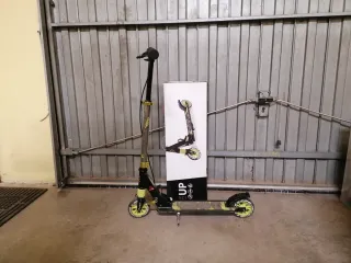 Patinete infantil. Apto para niños de 6-9 años.