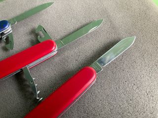 3 Canivetes Victorinox: 2 Spartan e 1 Plumber