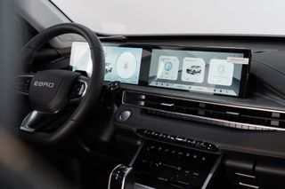 EBRO S400 1.5 DHE HEV Excellence CVT