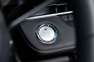 EBRO S400 1.5 DHE HEV Excellence CVT