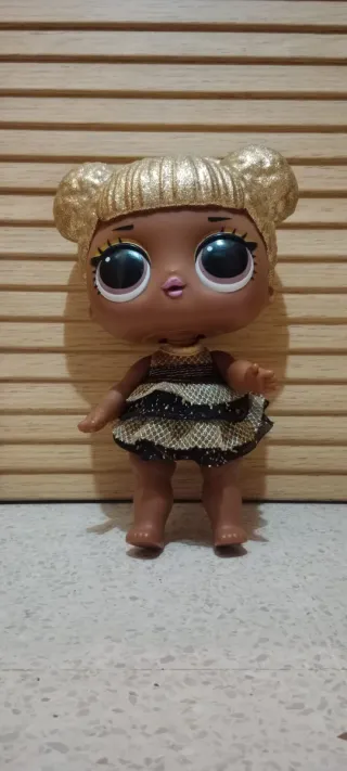 Muñeca LOL Surprise Dorada