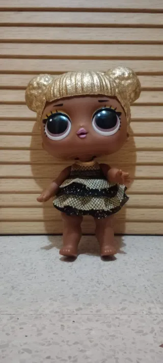 Muñeca LOL Surprise Dorada