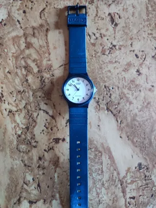 Reloj Casio Analógico Negro y Blanco