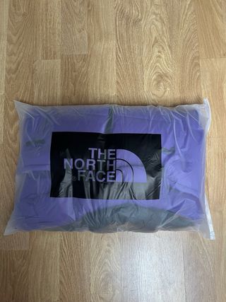 The North Face Chaqueta Morada y Negra