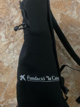 Mochila negra sin uso perfecto para el colegio...