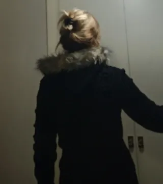 Chaqueta punto capucha pelo negra