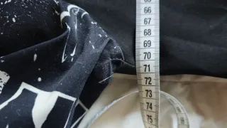 Chaqueta gabardina Negra con Mangas Estampadas