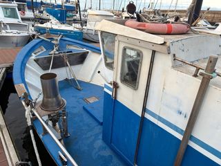 Barco merluzera 7,30mx 2,20m y 1,20 de puntal