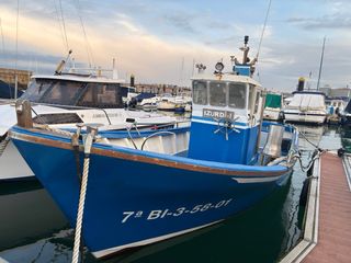 Barco merluzera 7,30mx 2,20m y 1,20 de puntal