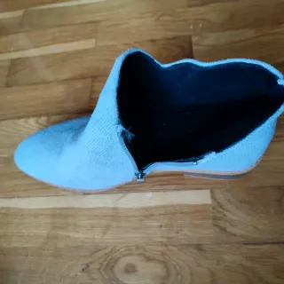 Botines grises con cremallera