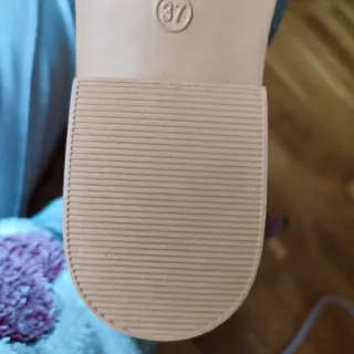 Botines grises con cremallera