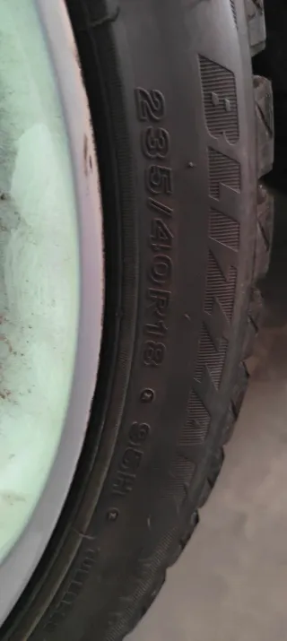 Juego 4 Llantas con Neumáticos  235/40 r18