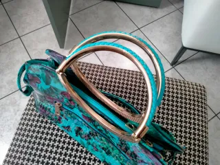 Borsa turchese fantasia floreale manici rigidi