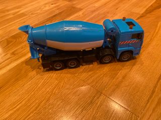 Camión Hormigonera Azul