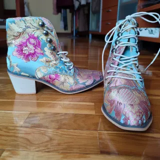 Botines bordados florales