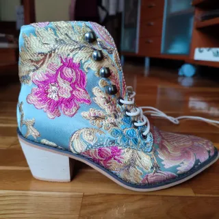 Botines bordados florales