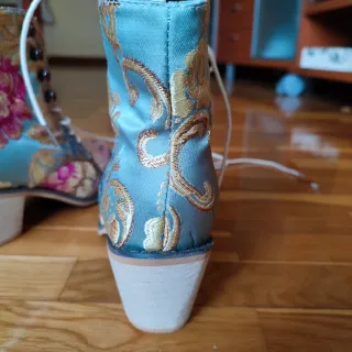 Botines bordados florales