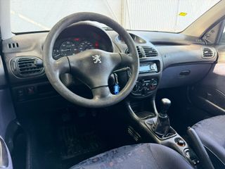 PEUGEOT 206 1.9D 70CV MANUAL 5PT 5PZ AÑO 2001