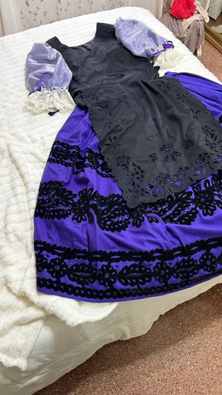 Traje de Huertana Morado y Negro