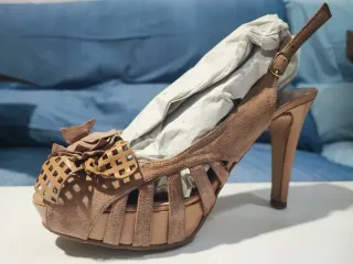 Zapatos de tacón rosa palo