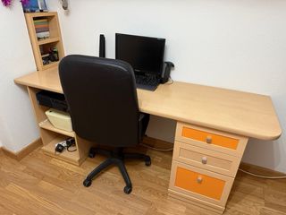 Cama nido con cajonera, armario y escritorio.