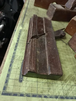 Cepillo de carpintero antiguo