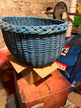 Cesto intrecciato blu