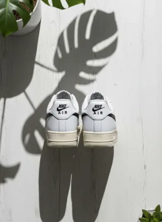 Nike Air Force 1 Low - White & Black Contrast EU40
