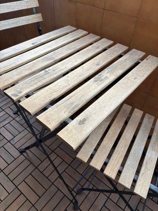 Mesa y 2 sillas plegables madera/metal de Ikea