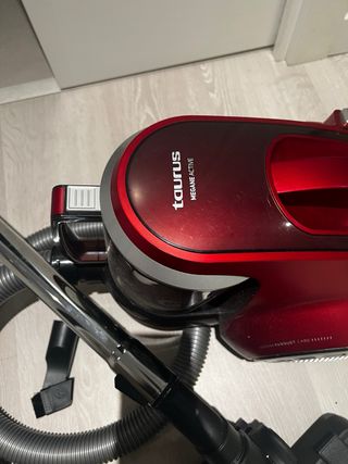 Aspiradora Taurus Roja