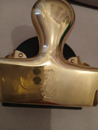 Perforadora de papel antigua dorada