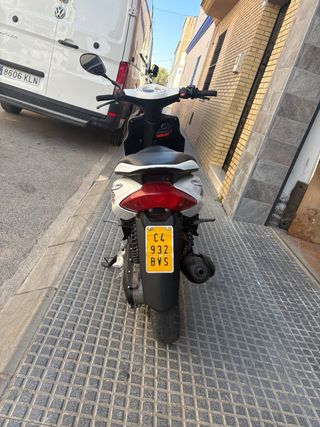 Yamaha Jog RR Blanca