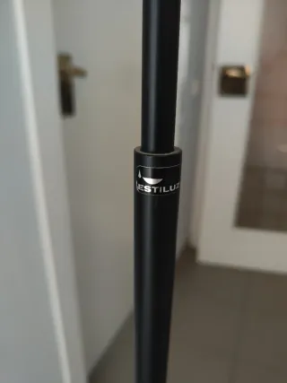 Lámpara de pie Estiluz diseño minimalista