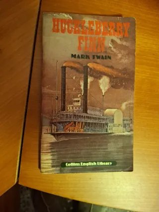 Adventures of Huckleberry Finn (English Library)