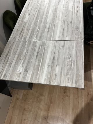 Mesa comedor extensible gris y blanco