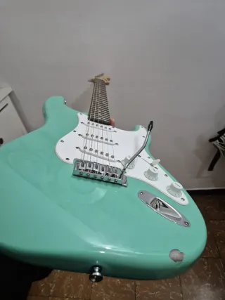 Guitarra Squier Indonesia surf green